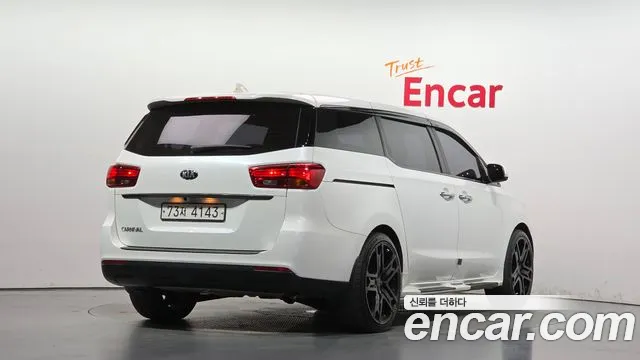 Kia Carnival 2019 thumb 2