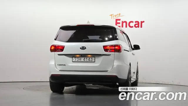 Kia Carnival 2019 thumb 4