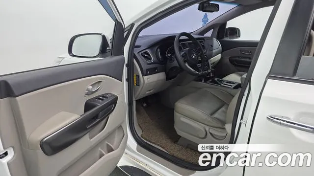 Kia Carnival 2019 thumb 10