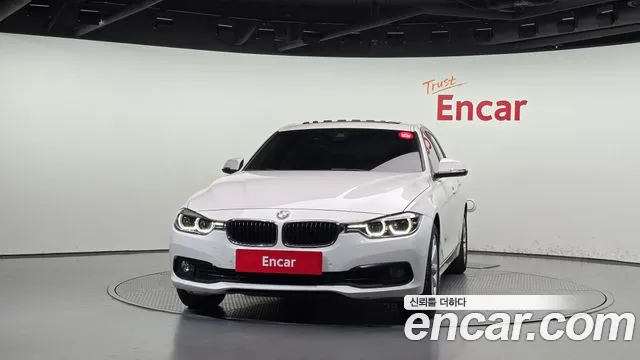 BMW 3-Series 2018 thumb 3