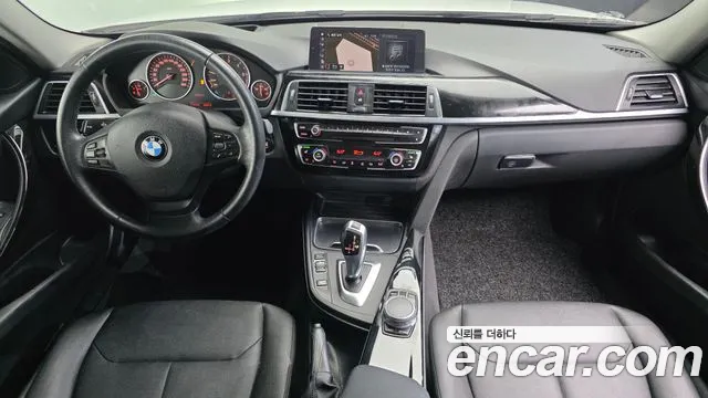 BMW 3-Series 2018 thumb 7