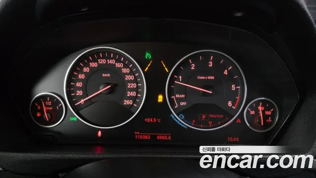 BMW 3-Series 2018 thumb 8