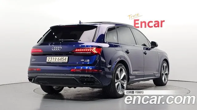 Audi Q7 2022 thumb 2