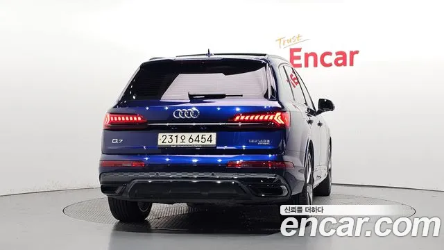 Audi Q7 2022 thumb 4