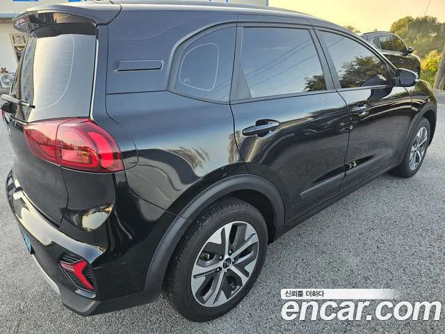 Kia Niro 2023 thumb 2