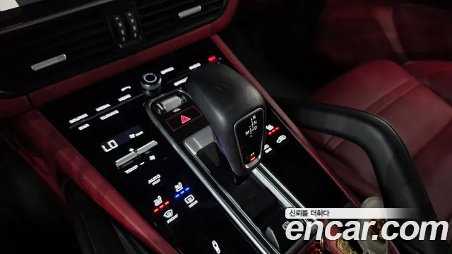 Porsche Cayenne 2019 thumb 9