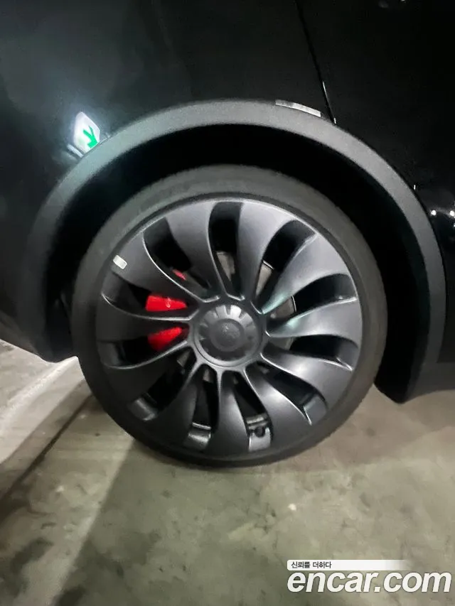 Tesla Model Y 2024 thumb 6