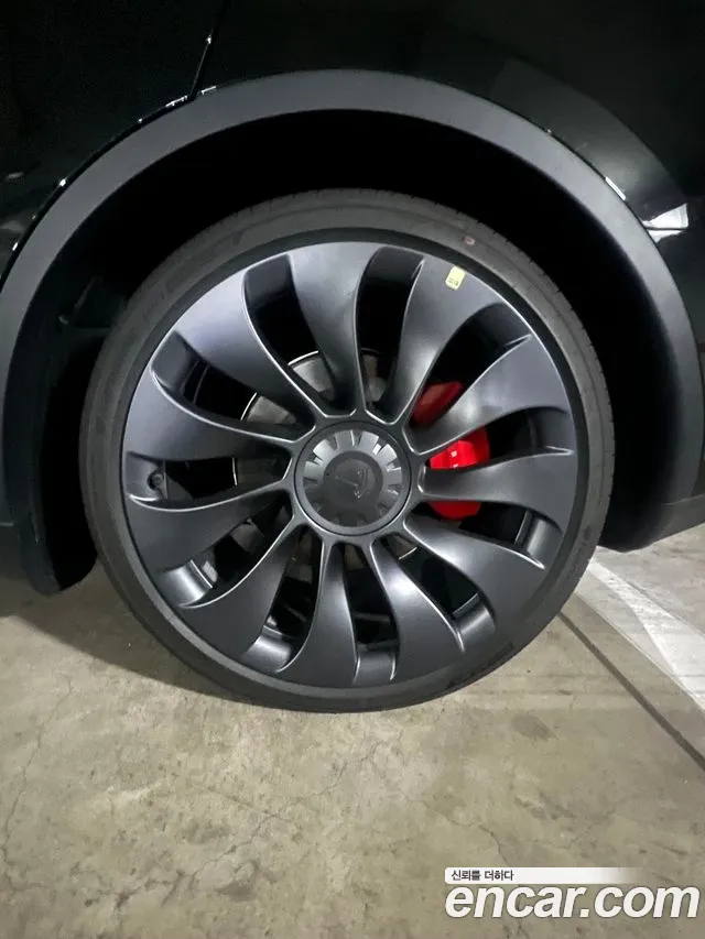 Tesla Model Y 2024 thumb 8