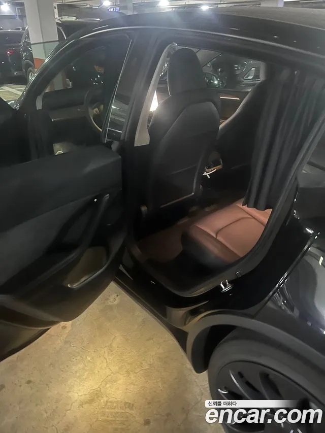 Tesla Model Y 2024 thumb 12