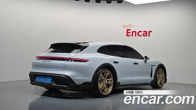 Porsche Taycan 2023 thumb 2