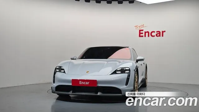 Porsche Taycan 2023 thumb 3