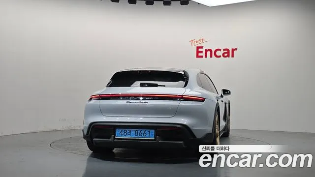 Porsche Taycan 2023 thumb 4