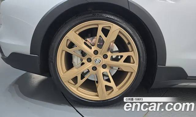 Porsche Taycan 2023 thumb 5