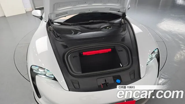 Porsche Taycan 2023 thumb 6