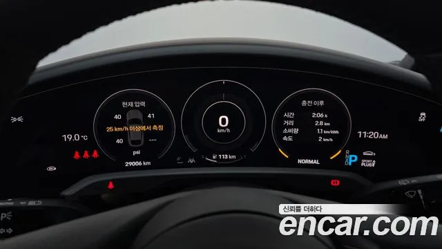 Porsche Taycan 2023 thumb 8
