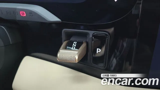 Porsche Taycan 2023 thumb 9