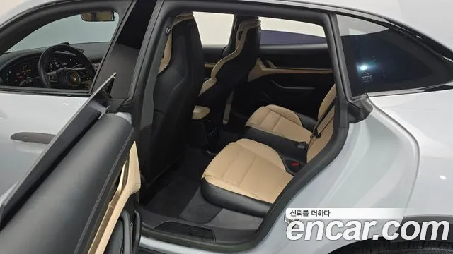 Porsche Taycan 2023 thumb 11