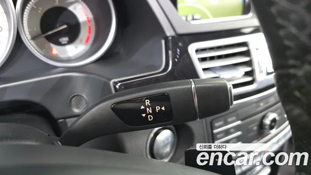 Mercedes-Benz E-Класс 2015 thumb 9