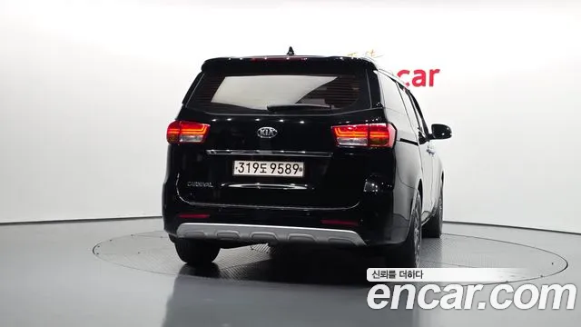 Kia Carnival 2018 thumb 4