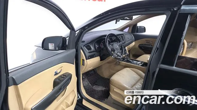 Kia Carnival 2018 thumb 10