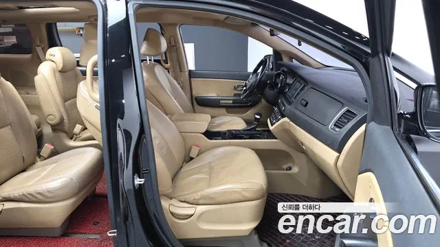 Kia Carnival 2018 thumb 11