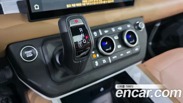 Land Rover Defender 2025 thumb 9