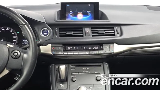 Lexus CT200h 2018 thumb 12
