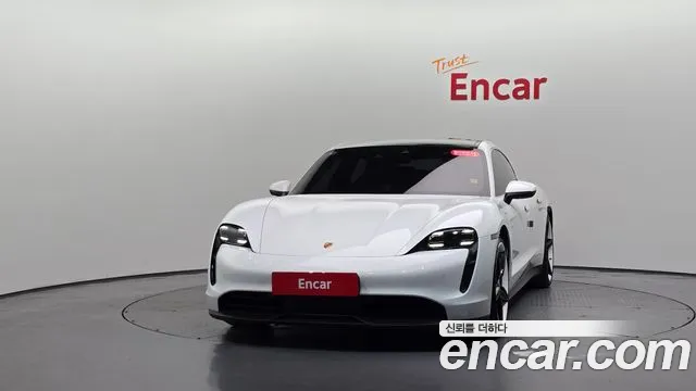 Porsche Taycan 2021 thumb 2