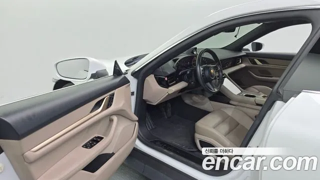 Porsche Taycan 2021 thumb 9