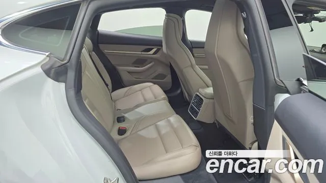 Porsche Taycan 2021 thumb 10