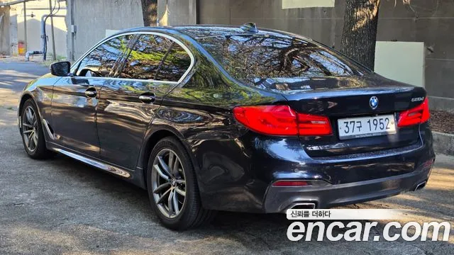 BMW 5-Series 2018 thumb 2