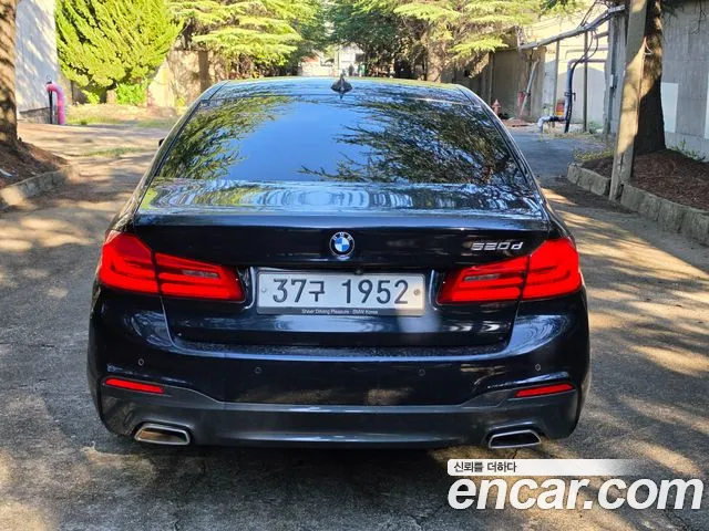 BMW 5-Series 2018 thumb 6