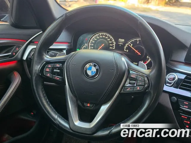 BMW 5-Series 2018 thumb 8