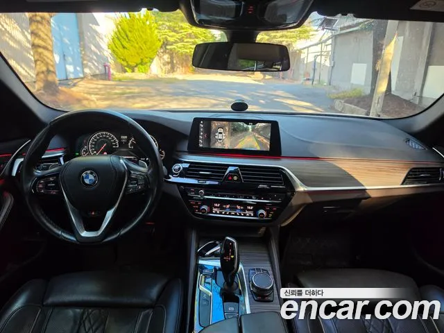 BMW 5-Series 2018 thumb 9