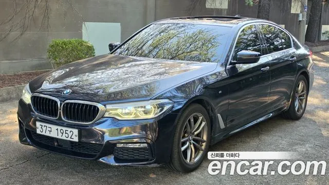 BMW 5-Series 2018 thumb 11