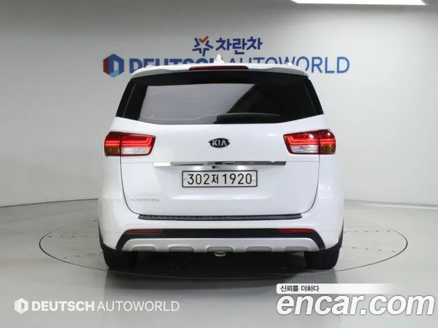 Kia Carnival 2017 thumb 4
