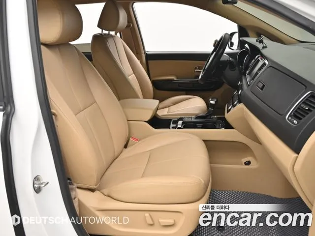 Kia Carnival 2017 thumb 10