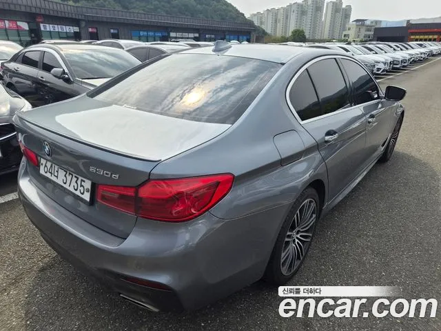 BMW 5-Series 2018 thumb 3