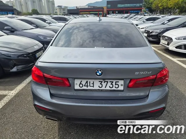 BMW 5-Series 2018 thumb 4