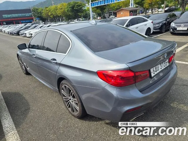 BMW 5-Series 2018 thumb 5
