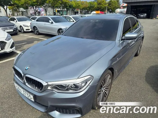 BMW 5-Series 2018 thumb 7