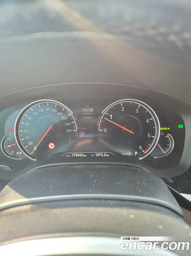 BMW 5-Series 2018 thumb 8