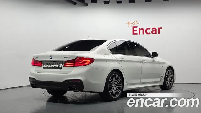 BMW 5-Series 2019 thumb 2