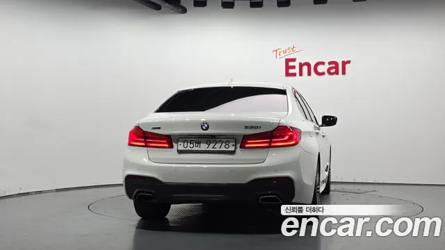 BMW 5-Series 2019 thumb 4