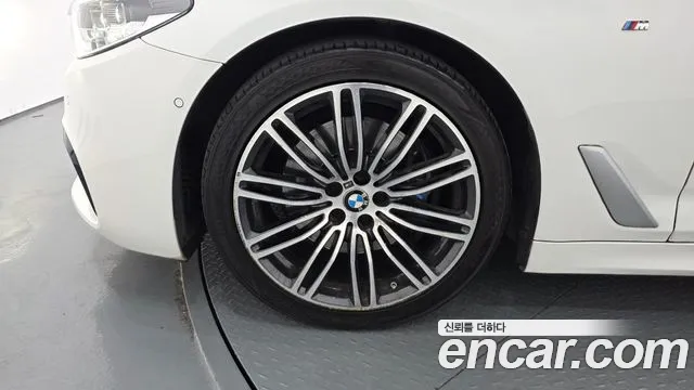 BMW 5-Series 2019 thumb 5