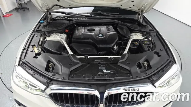 BMW 5-Series 2019 thumb 6