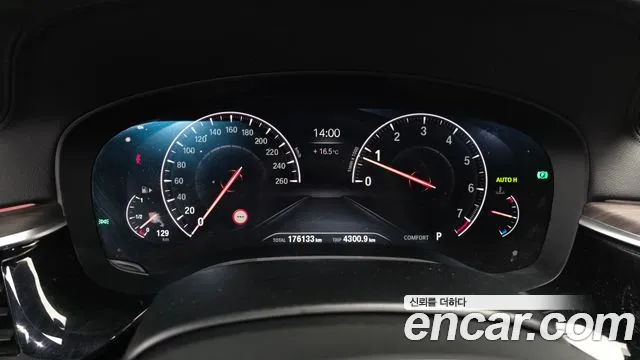 BMW 5-Series 2019 thumb 8