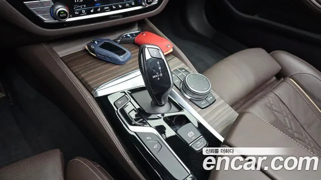 BMW 5-Series 2019 thumb 9