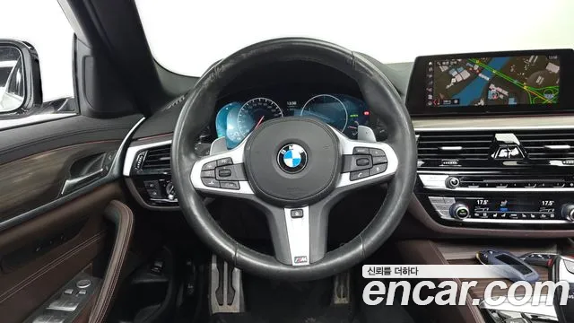 BMW 5-Series 2019 thumb 12
