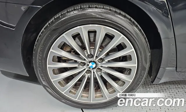 BMW 7-Series 2014 thumb 4